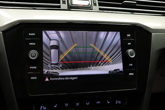 Volkswagen Passat 17 of 20