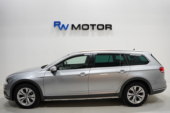Volkswagen Passat Alltrack 3 of 5