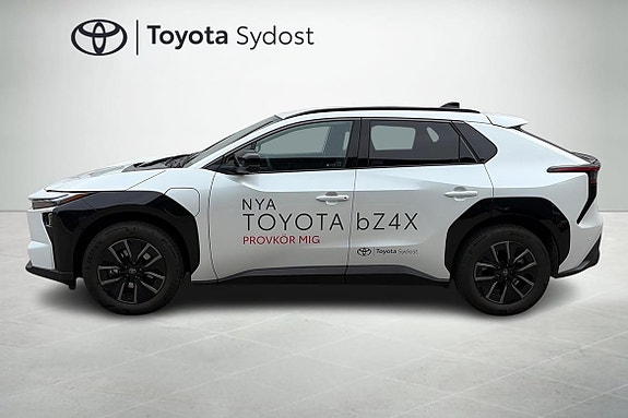 Toyota bZ4X 3 of 5