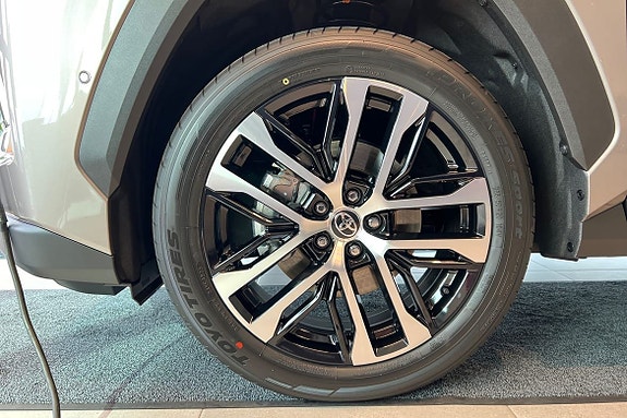 Toyota RAV4 17 of 23