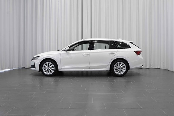 Skoda Octavia 2 of 5