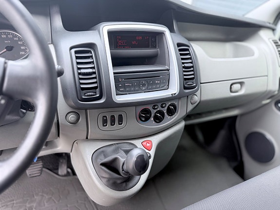Opel Vivaro 14 of 19