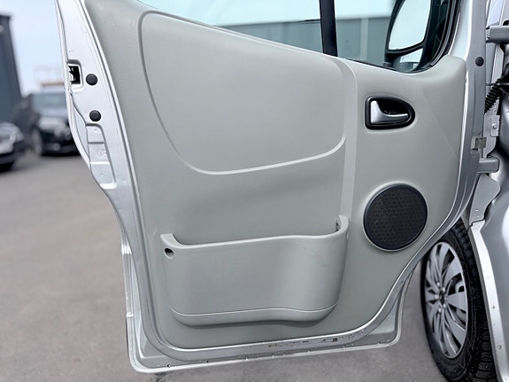 Opel Vivaro 16 of 19