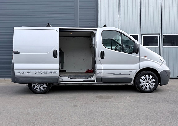 Opel Vivaro 10 of 19