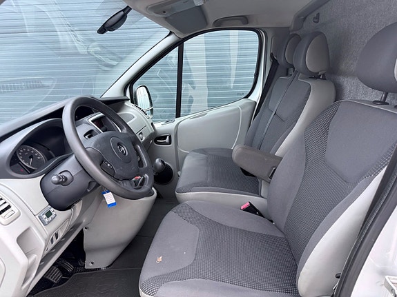 Opel Vivaro 11 of 19