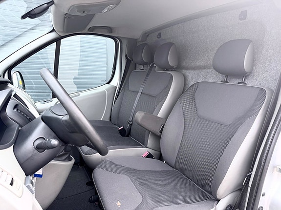 Opel Vivaro 12 of 19