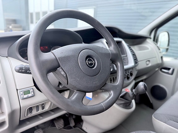 Opel Vivaro 13 of 19