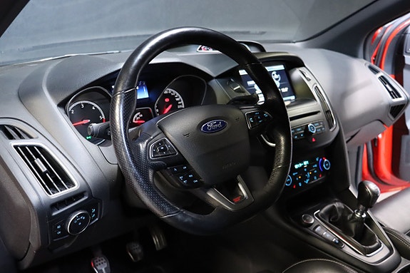 Ford Focus 13 of 28