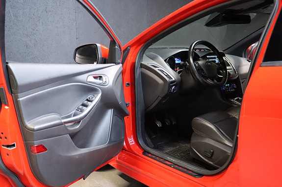 Ford Focus 12 of 28