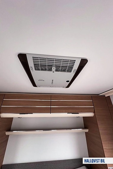 Adria Adora 593 UP Ac Queenbed 14 of 15