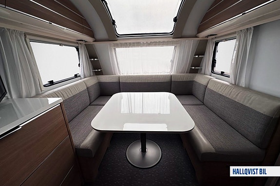 Adria Adora 593 UP Ac Queenbed 9 of 15