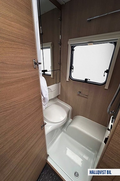 Adria Adora 593 UP Ac Queenbed 13 of 15