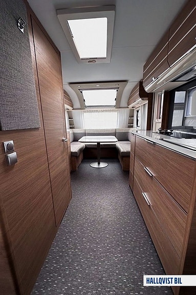 Adria Adora 593 UP Ac Queenbed 11 of 15