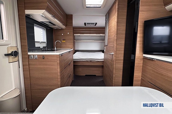 Adria Adora 593 UP Ac Queenbed 10 of 15