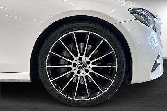 Mercedes-Benz E220 16 of 16