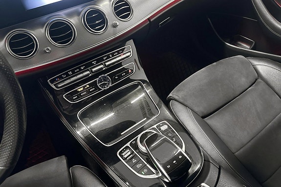 Mercedes-Benz E220 12 of 16