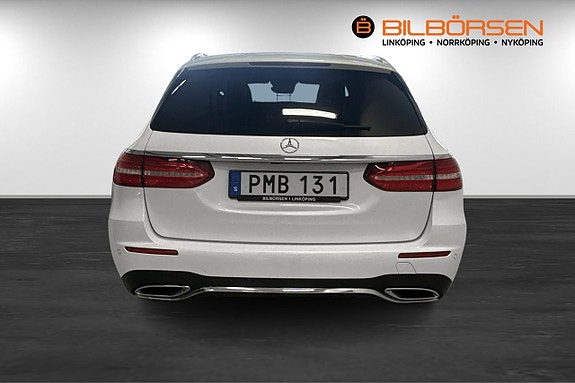 Mercedes-Benz E220 5 of 5
