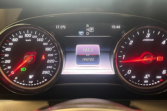 Mercedes-Benz E220 10 of 16