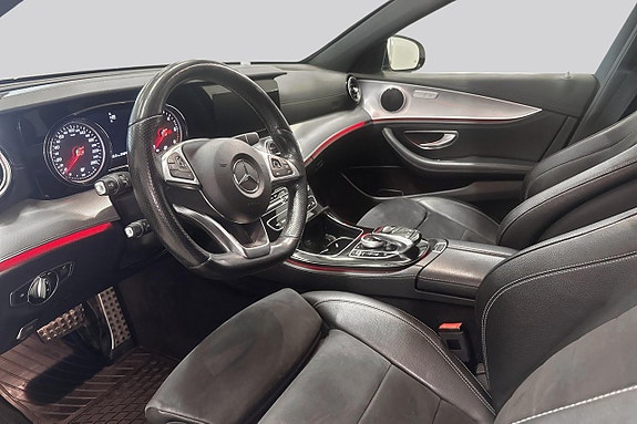 Mercedes-Benz E220 8 of 16