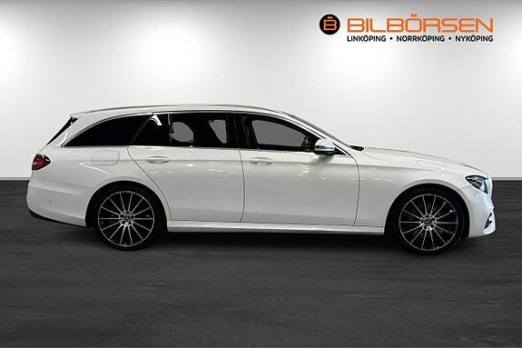 Mercedes-Benz E220 4 of 5