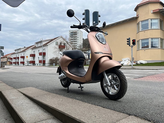 YADEA Apex Klass 1, elmoped, körs med AM-kort