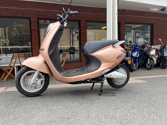 YADEA Apex Klass 1, elmoped, körs med AM-kort 2 of 10
