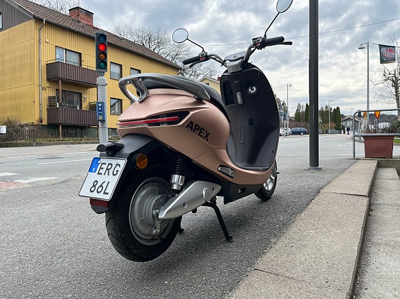 YADEA Apex Klass 1, elmoped, körs med AM-kort 6 of 10