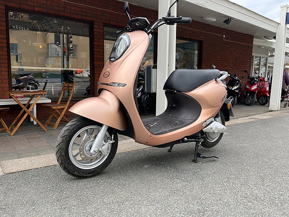 YADEA Apex Klass 1, elmoped, körs med AM-kort 4 of 10