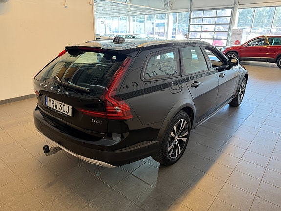 Volvo V90 Cross Country 3 of 5