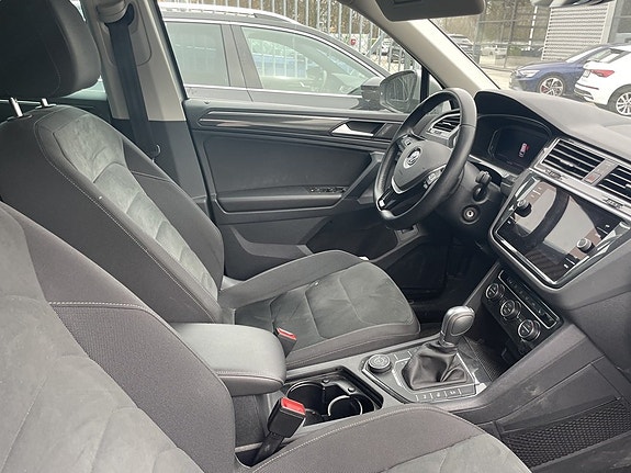 Volkswagen Tiguan 2 of 4