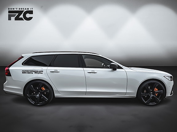 Volvo V90 2 of 5