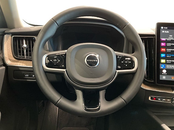 Volvo XC60 10 of 16