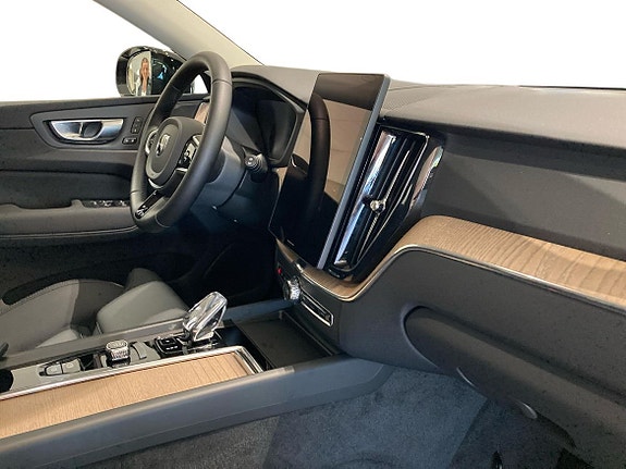 Volvo XC60 4 of 16