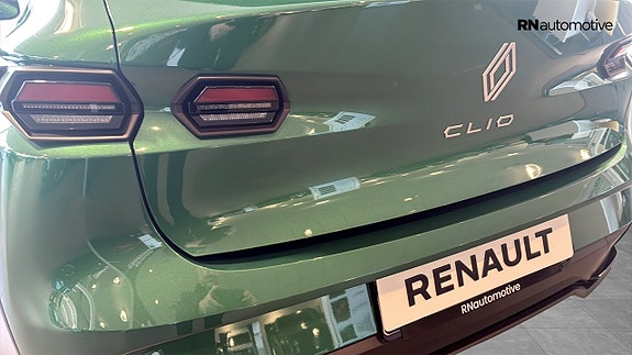 Renault Clio 19 of 22