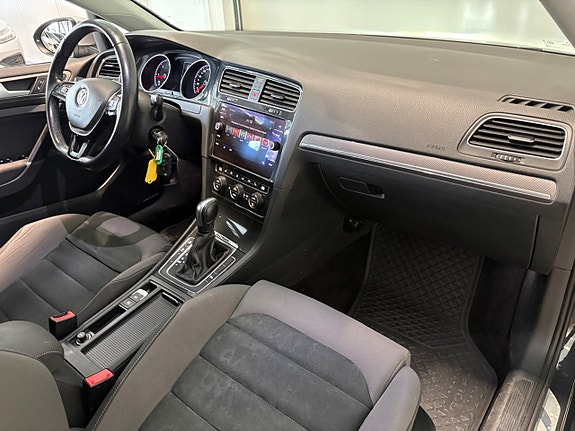 Volkswagen Golf Alltrack 10 of 19