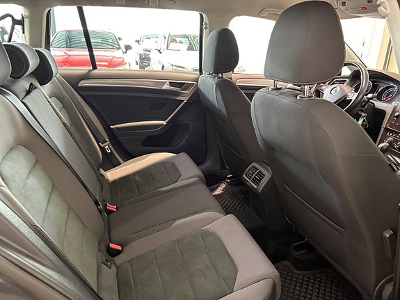 Volkswagen Golf Alltrack 18 of 19