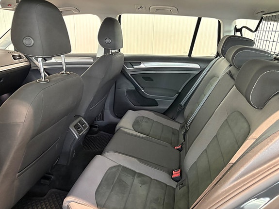 Volkswagen Golf Alltrack 17 of 19