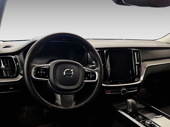 Volvo V60 Cross Country 7 of 16