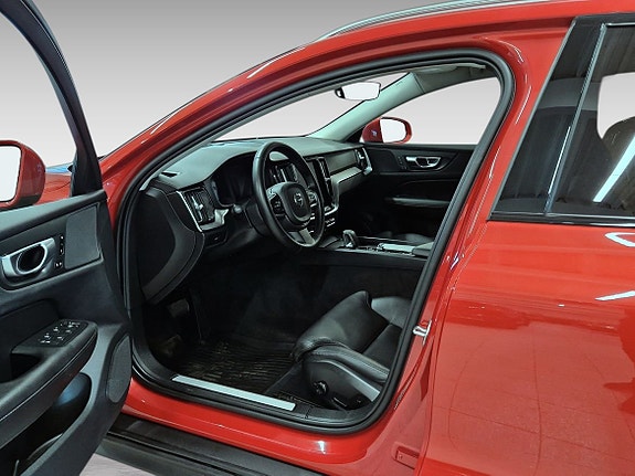 Volvo V60 Cross Country 13 of 16