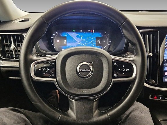 Volvo V60 Cross Country 8 of 16