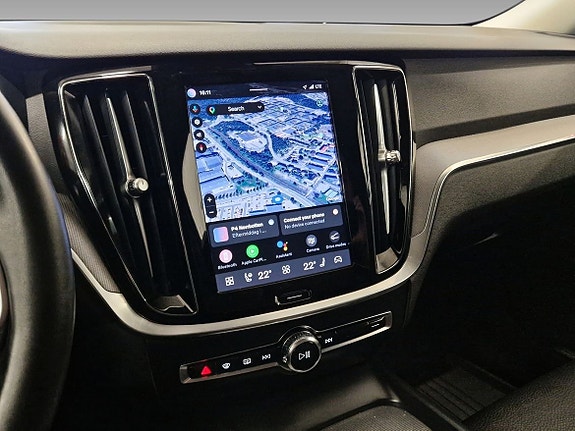 Volvo V60 Cross Country 9 of 16