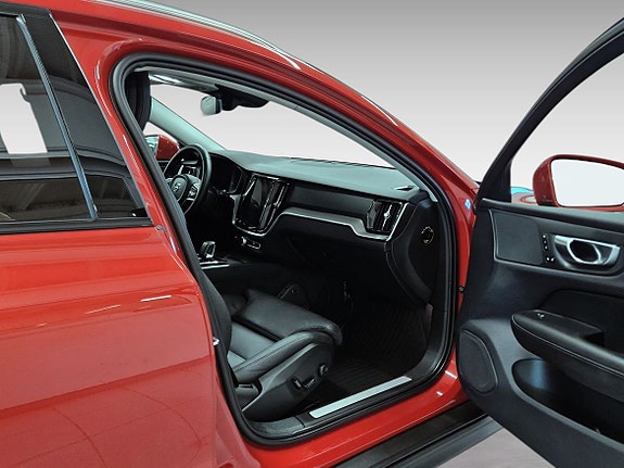 Volvo V60 Cross Country 14 of 16