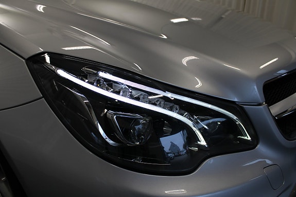 Mercedes-Benz E220 3 of 5