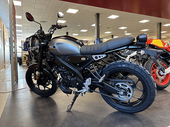 Yamaha XSR125 3 of 7