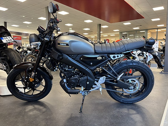 Yamaha XSR125 2 of 7
