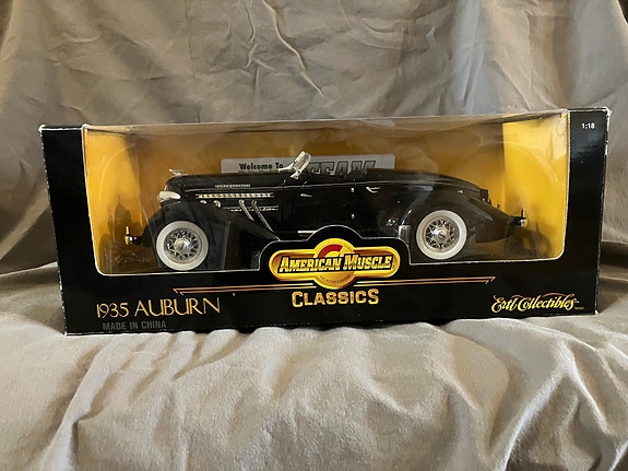 American Muscle Classics 1935 Auburn 851 Speedster modellbil 1:18 svart