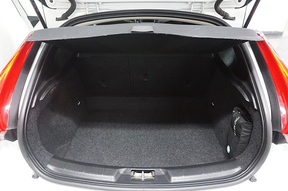 Volvo V40 8 of 18