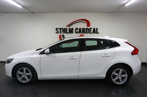 Volvo V40 2 of 5