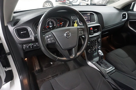Volvo V40 12 of 18