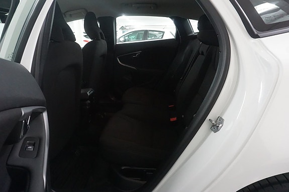 Volvo V40 7 of 18